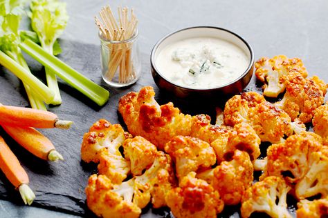 Buffalo Cauliflower Healthy Football Snacks, Healthy Superbowl Snacks, Buffalo Cauliflower Bites, Buffalo Cauliflower, Cauliflower Bites, Appetizers And Dips, Rachael Ray, Healthy Appetizers, Cauliflower Recipes