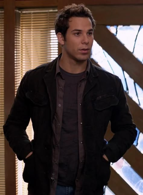 pitch perfect! so cuteeeee Jesse Pitch Perfect Aesthetic, Jessie From Pitch Perfect, Benji Pitch Perfect, Treblemakers Pitch Perfect, Jessie Pitch Perfect, Donald Pitch Perfect, Jesse Swanson Pitch Perfect, Skylar Astin Pitch Perfect, Jesse Pitch Perfect