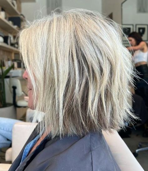 Tousled Blunt Bob with White Highlights for Thick Hair over 50 Grey Bob Hairstyles, Pretty Blonde Hair, Thick Coarse Hair, Easy Short Haircuts, Grey Hair Over 50, Anh Co Tran, Course Hair, Thick Wavy Hair, Old Hairstyles