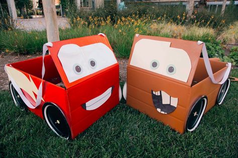 Ka-chow! Have your little ones ever wanted to be the awesome Lightning McQueen Racecar? Or how about the funny and yet adorable Mater? Here is their chance! All it takes are a few crafts supplies, … Diy Lightning Mcqueen, Disney Party Diy, Cardboard Cars, Cars Halloween Costume, Lightning Mcqueen Costume, Car Costume, Cardboard Box Car, Cars (disney) Party, Flash Mcqueen