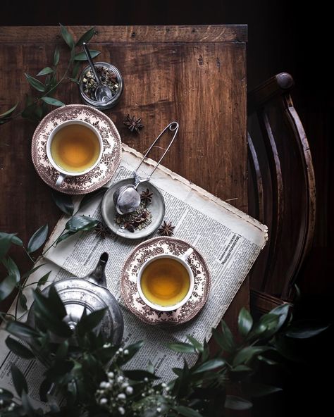 Tee Kunst, Rustic Food Photography, Delta Breezes, Moody Food Photography, Dark Food Photography, Dessert Photography, Green Tea Benefits, Food Photography Inspiration, Food Props