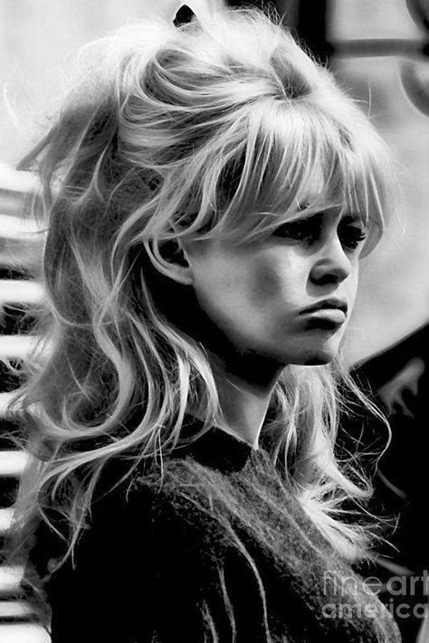 Brigitte Bardot Hair, Bardot Bangs, Bardot Hair, Bridgette Bardot, 60s Hair, Bridget Bardot, Bardot Style, Classic Hairstyles, Old Hollywood Glamour