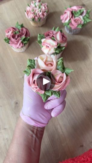 Wilton 1m, Easy Cupcakes, Cupcake Decorating, Flower Cupcakes, Keeping It Simple, Rose Cake, Meghan Trainor, Bakery Cakes, Dusky Pink