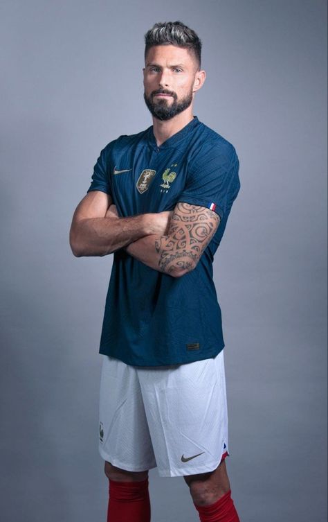 Giroud Olivier, Giroud France, Soccer Shoot, Football Poses, Alucard Mobile Legends, Olivier Giroud, Foot Ball, Football Love, Cute Backgrounds For Phones