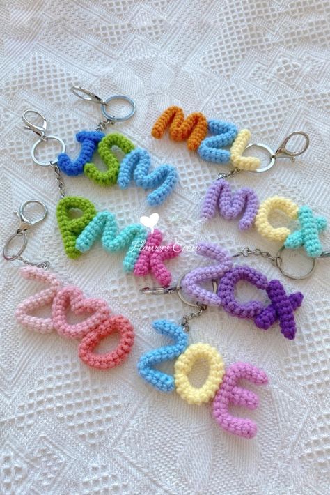 crochet letters Crochet Bubble Letters, Crochet Alphabet Letters Pattern Free, Crocheted Letters, Crocheting A Blanket, Crochet Alphabet Letters, Key Chains Diy, Crochet Letters Pattern, Crochet Flower Squares, Crochet Alphabet