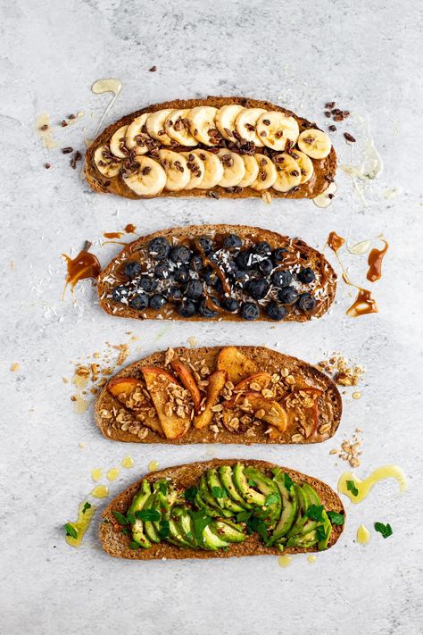 Toasty bread, creamy almond butter and 4 ways to upgrade your mornings. Here are some great ideas to a next-level almond butter toast! Almond Butter Toast, Healthy Breakfast Menu, Dorm Food, Best Apple Crisp, Butter Toast, Chocolate Bites, Blueberry Breakfast, Breakfast Menu, Homemade Granola