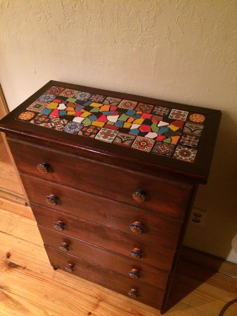 Mosaic Chest Of Drawers, Mosaic Dresser Top, Tiled Dresser Top, Tile Bedroom, Mosaic Furniture, Wood Chest Of Drawers, Tile Furniture, Colourful Living Room Decor, Tile Crafts