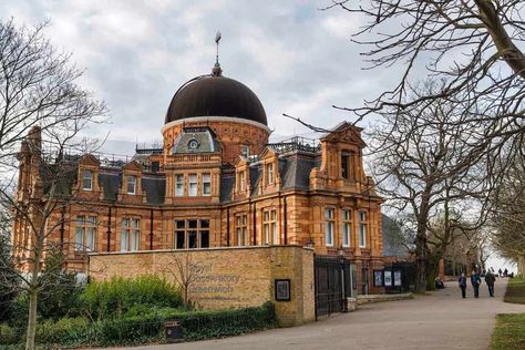 Planning a day trip to Greenwich near London? You might wonder whether it's worth it to visit the Royal Observatory Greenwich – and now you'll know why! Royal Observatory Greenwich London, Greenwich Observatory, Greenwich London, Amateur Astronomy, Vr Experience, Astronomer, King George, Worth It, Day Trip