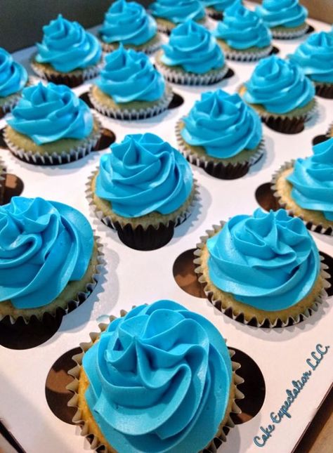 Blue Cupcake Ideas Birthday, Blue Cupcakes Aesthetic, Blue Frosting Cupcakes, Blue Cupcake Ideas, Cupcake Azul, Cap Cake, Desert Ideas, Blue Icing, Blue Cupcakes