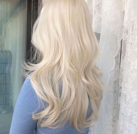 Icy Blonde Hair, Light Blonde Hair, Blonde Hair Inspiration, Blonde Hair Looks, Hair Shades, Platinum Blonde Hair, Long Blonde, Hair Inspiration Color, Long Blonde Hair