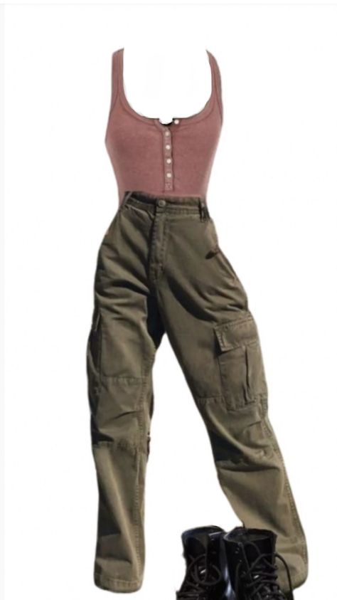 Survival Clothes Women, Hunger Games Clothes Inspired Outfits, The 100 Aesthetic Outfit, Cute Apocalypse Outfits, Survivor Outfit Women, Scorch Trials Outfits, Twd Outfits Zombie Apocalypse, Maze Runner Outfits Woman, Female Apocalypse Outfit