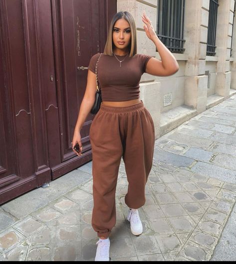 Sweat Pants Outfit, Slip Dress Street Style, Winter Warm Outfits, Uk Drip, Outfit Date, Sweatpants Outfit, Warm Outfits, Date Outfits, Sweat Pants