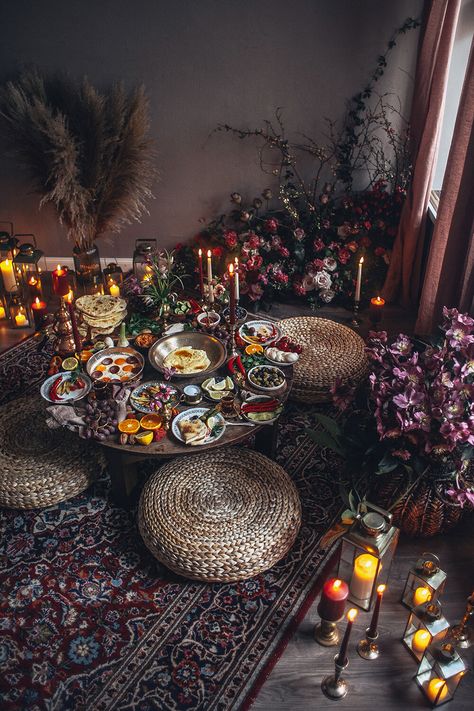 Turkish Breakfast Table, Turkish Flat Bread, Breakfast Feast, Mediterranean Recipe, Turkish Bread, Yalda Night, Mediterranean Breakfast, Jasmine Vine, Gathering Ideas