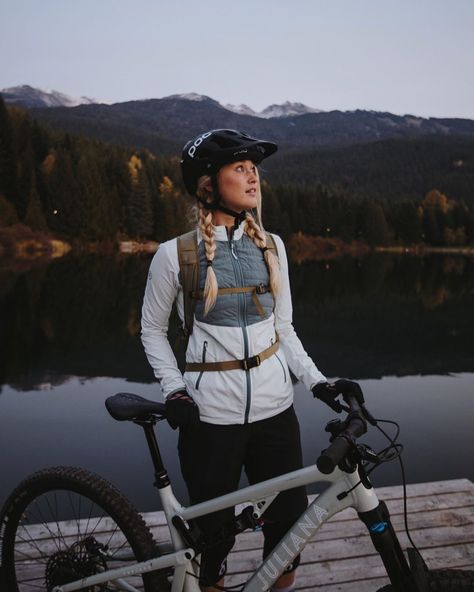 Mountain Bike Outfit Woman, Mountain Biking Outfit, Bike Outfits Women, Biking Outfits, Bike Riding Outfit, Cycling Inspiration, Bike Outfits, Mountain Biking Women, Late To The Party