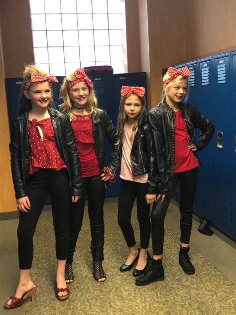 Female Greaser, Greaser Girl Outfit, 50s Greaser, Sock Hop Outfits, Greaser Outfit, 80s Party Costumes, Greaser Girl, Funny Morning Pictures, Fun Quizzes To Take