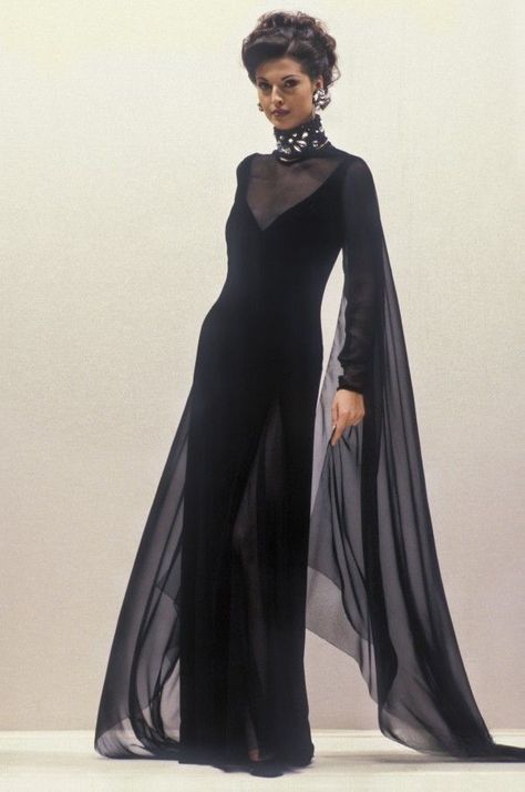 Jean-Louis Scherrer - Fall 1993 Couture Vintage Runway Fashion, Jean Louis Scherrer, Dubai Outfits, Vintage Velvet Dress, Original Supermodels, Star Wars Outfits, Fashion Figures, Vintage Couture, Future Fashion