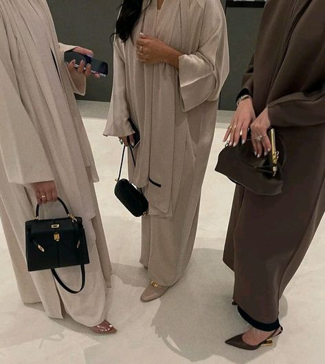 Khaleeji Abaya, Zara Fashion Outfits, Luxury Ideas, Arab Style, Abaya Outfit, Hijabi Fits, Abaya Style, Mode Zara, Moroccan Culture