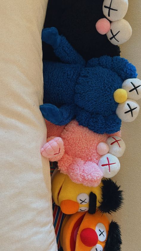 Kaws Plushie Kaws Pillows, Kaws Widget, Murakami Flower, Kaws Wallpaper, Cute Room Decor, Little Things, Room Decor, Wallpapers, Pillows