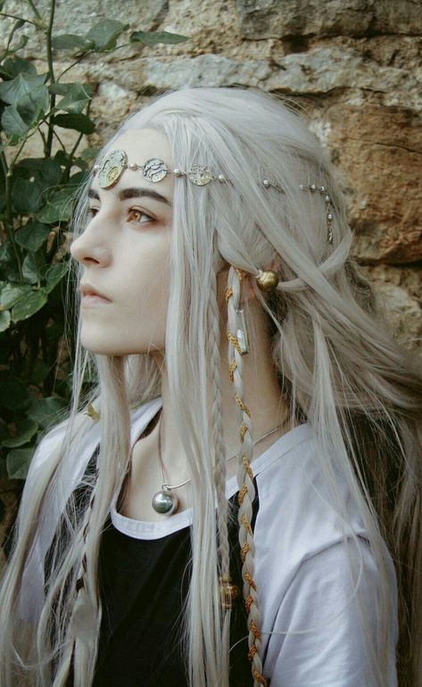 Long White Hair, Fashion Make Up, Hair Reference, Grunge Hair, Middle Earth, White Hair, Tolkien, Pretty Cool, Character Inspiration