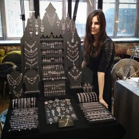 Jewelry Display Booth, Vintage Jewelry Display, Paparazzi Jewelry Displays, Jewelry Shop Display, Craft Fair Booth Display, Jewelry Booth, Craft Show Booths, Craft Market Display, Vendor Displays