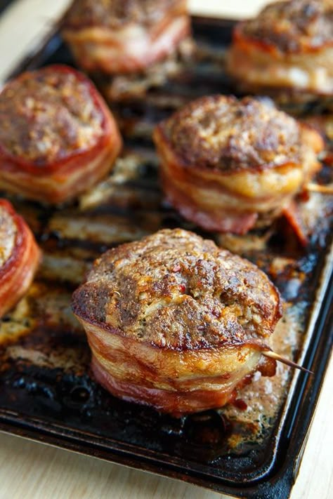 Bacon Wrapped Muffin Pan Meatloaf (aka Salisbury Steak Filet Mignon) Loaf Recipes Easy, Muffin Pan Meatloaf, Pan Meatloaf, Muffin Pan Recipes, Bacon Meatloaf, Bacon Wrapped Meatloaf, Filet Mignon Recipes, Best Meatloaf, Muffin Tin Recipes