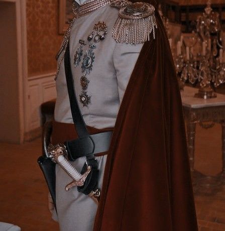 King Clothes Aesthetic, Nobleman Aesthetic, Royal Au, Prince Clothes, Royal Core, Military Aesthetic, King Outfit, Royal Clothing, Royal Outfits