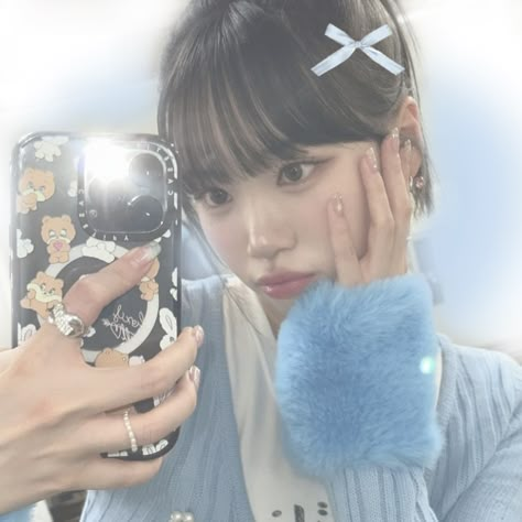 chaewon | kim chaewon | lesserafim | lesserafim chaewon | chaewon icon | kpop icon | chaewon blue icon | lesserafim blue icon | coquette icon | white icon | mirroe selfie | chaewon blue icon | kpop blue icon | selca | pfp Kim Chaewon Lesserafim, Pfp Selfie, Pink Aesthetic Soft, Coquette Pink Aesthetic, Baby Pink Wallpaper Iphone, Outfit Wallpaper, Coquette Pfp, Aesthetic Ethereal, Lesserafim Chaewon