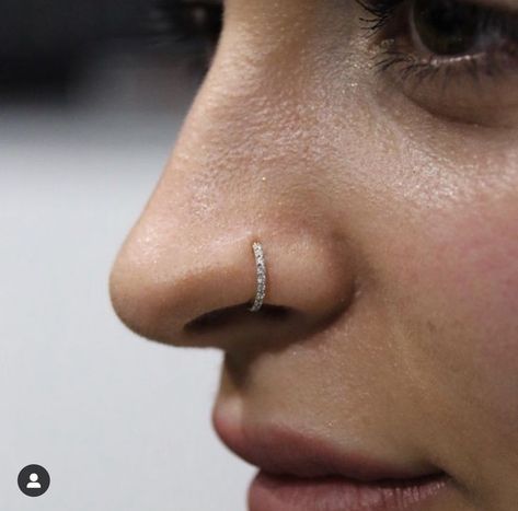 Noise Pin Design Gold, Sania Mirza Nose Ring, Nose Pins Designs, Nose Ring Stud Gold, Nose Pin Designs, Simple Nose Ring, Girls With Nose Rings, Nose Piercing Indian, Nose Ring Simple