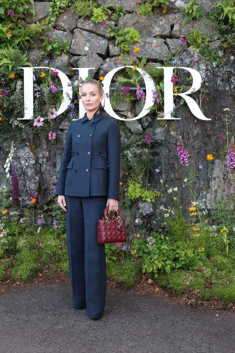 Discover the luxury and innovation of the Dior Cruise Show 2025, featuring intricate gowns, modern tailoring, and a star-studded audience Dior Inspired Outfit, Store Uniform, Modern Tailoring, Dior Cruise, Annabelle Wallis, Beatrice Borromeo, Your Design Here, Corporate Outfits, Fashion Images