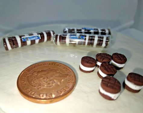 Oreo Biscuits, Party Display, Dolls House Shop, Dollhouse Food, Table Display, Dolls House, House Party, Oreo, Biscuits