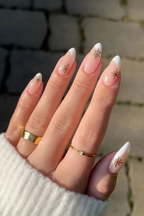 Snowflake Nail Design, Classy Nail Designs, Christmas Nails Easy, Snowflake Nails, Winter Nail Art, Winter Nail Designs, Winter Nail, Neutral Nails, Xmas Nails