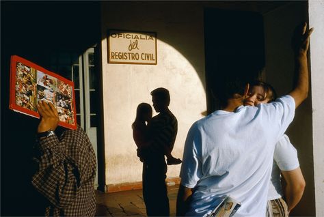 La Calle: On the Streets of Mexico - Photographs by Alex WebbReview by Sean Sheehan | LensCulture David Alan Harvey, Alex Webb, Marcel Proust, Film Inspiration, New Rock, Magnum Photos, Cinematic Photography, Documentary Photography, Street Photo