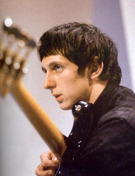 #wattpad #diversos you'll decide whether to smash or pass these hot rockstars ;) Guitar Exercises, John Entwistle, Keith Moon, Bass Guitarist, Paul Simon, Swinging Sixties, British Rock, Rock N Roll Music, Talking Heads