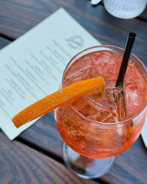 🧘‍♀️ Spritz Cocktail, Happy Hour Cocktails, Summer Cocktail Recipes, Wine Cocktails, Gin Cocktails, Aperol Spritz, Cocktail Recipes, Happy Hour, Cocktail Party