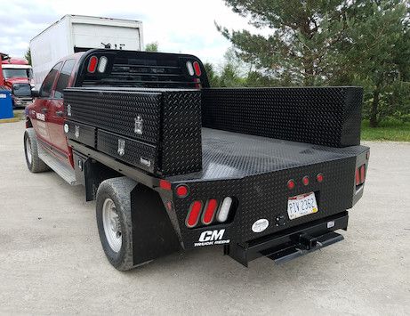 Black Diamond Tread Aluminum Contractor Truck Tool Box with Lower Drawers Series | Buyers Products Contractor Truck, Work Truck Storage, Flatbed Truck Beds, Truck Bed Tool Boxes, Custom Flatbed, Utility Bed, Level Storage, Truck Accesories, Headache Rack