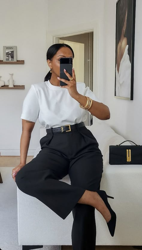 Black White Work Outfit, Napa Valley Outfit Black Women, Minimalistic Work Outfit, Corporate Women Aesthetic, Corporate Wardrobe Capsule, Black And White Professional Outfits, Trouser Party Outfit, Casual Office Outfits Black Women, Girl Boss Outfits Business