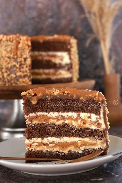 Snickers-Torte Tort Snikers, Snickers Torte, Torte Creative, Snickers Cake, Torte Recipe, Cake Baking Recipes, Pineapple Upside Down Cake, Sweets Cake, Fancy Desserts