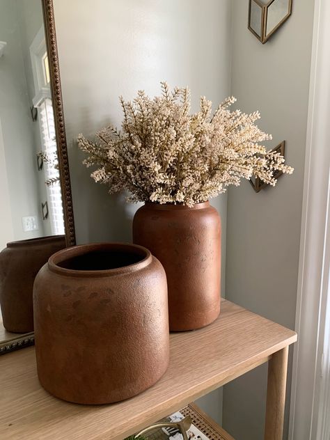 Farmhouse Vases Decor, Basement Patio, Table Decor Inspiration, Anthropologie Decor, Window Exterior, Patio Gardening, Dorm Door, Flower Fall, Fall House