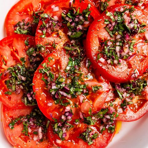 Garden fresh tomatoes marinated with red onion, garlic, and fresh basil and parsley.  These flavourful tomatoes are a great side dish for any meal, or try them as a burger topper or on sandwiches! Mix Salad Recipes, Marinated Tomato Salad, Italian Tomato Salad, Spring Mix Salad Recipes, Lentil Casserole, Spring Mix Salad, Make Ahead Salads, Tomato Dishes, Tomato Recipe