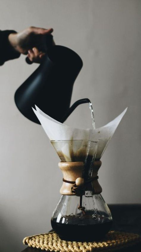 Chemex Coffee, Work Cafe, Coffee Shop Photography, Street Coffee, Coffee Outfit, Coffee Treats, Coffee Barista, Coffee Obsession, Coffee Pictures