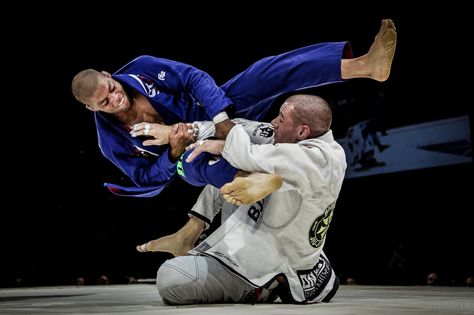 Brazilian #JiuJitsu is one of the best defense system in martial art. Bjj Wallpaper, Brazilian Martial Arts, Best Martial Arts, Bjj Jiu Jitsu, Wallpapers Ipad, Jiu Jitsu Gi, Pencak Silat, Ju Jitsu, Hapkido