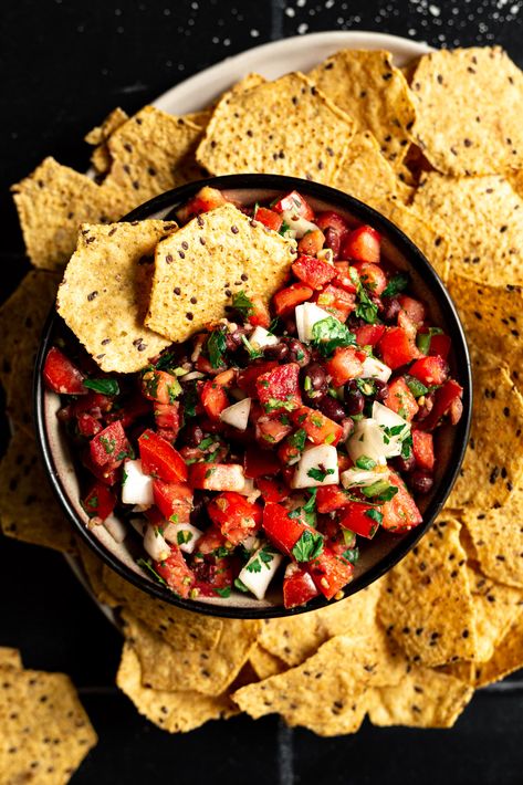 Super Healthy Snacks, Black Bean Recipes, Tomato Relish, Spicy Salsa, Canned Beans, Food Help, Black Bean, Vegan Snacks, Quick Recipes