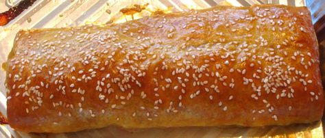 Deli Rolls Recipe, Deli Roll, Shabbos Recipes, Puff Pastry Recipes Savory, Pastry Dishes, Beef Wellington Recipe, Meat Rolls, Tasty Dinner, Famous Recipe