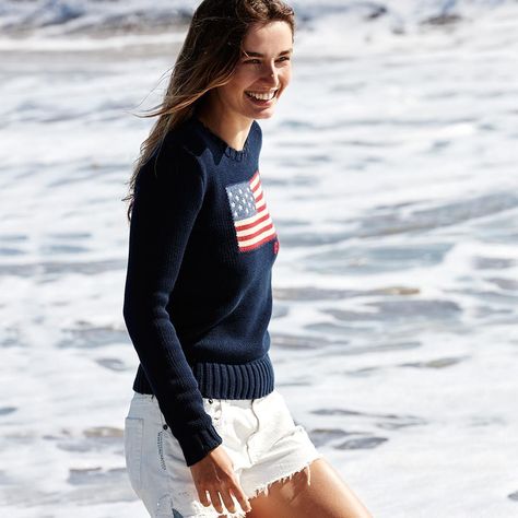 Polo Ralph Lauren (@poloralphlauren) on Instagram: “The American Flag Sweater. One of the most iconic pieces in the world of #Polo also happens to be…” White Flowy Shorts, Ralph Lauren Summer, Fashion Cycle, Flag Sweater, Sweaters Men, Estilo Preppy, Fashion Comfortable, Cycling Fashion, Round Neck Sweaters