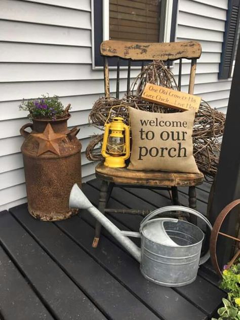 Antique Crocks Decor Ideas Front Porches, Antique Chair Decor, Rustic Chair Decor, Primitive Outdoor Decorating, Deck Styling, Small Porch Decorating, Dream Porch, Backyard Ducks, Small Porch