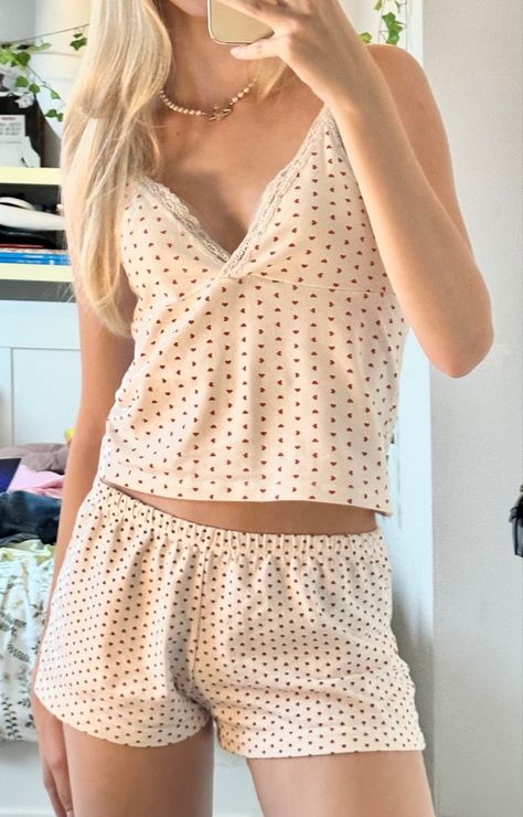 #brandymelville #fashion #pyjama #hearts #aesthetic #coquette #ldr #lanadelrey #lace #summer #fall #fallfashion #bedroom Brandy Melville Heart Pj Set, Heart Pj Set, Heart Pjs, Hearts Aesthetic, Girls Pjs, Pjs Set, Heart Template, Aesthetic Coquette, Sleep And Loungewear