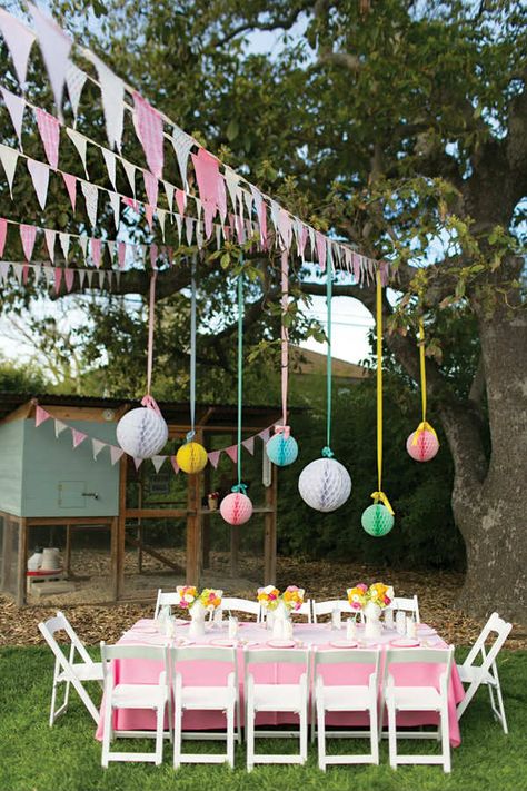 Gorgeous garden birthday party - 10 Kids Backyard Party Ideas | Tinyme Blog Outdoor Birthday Party Decorations, Kids Gardening Party, Backyard Kids Party, Backyard Party Decorations, Backyard Birthday Parties, Outdoors Birthday Party, Backyard Birthday, Outdoor Birthday, Garden Party Birthday