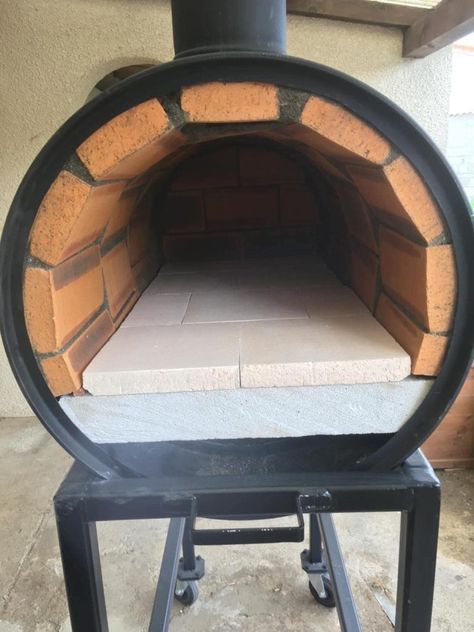 DIY Backyard Ideas That Wont Break The Bank - Social Junkie Pizza Oven Outdoor Diy, Oven Diy, Diy Backyard Ideas, Diy Pizza Oven, Diy Pizza, Diy Patio Decor, Bbq Grill Design, Outdoor Oven, Pizza Oven Outdoor