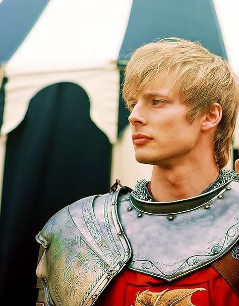 bradley james, sexiest man ever, from Merlin. I want him. Merlin Characters, Merlin Tv Series, Prince Arthur, Merlin Series, Roi Arthur, Merlin Fandom, Merlin Cast, Merlin And Arthur, Arthur Pendragon