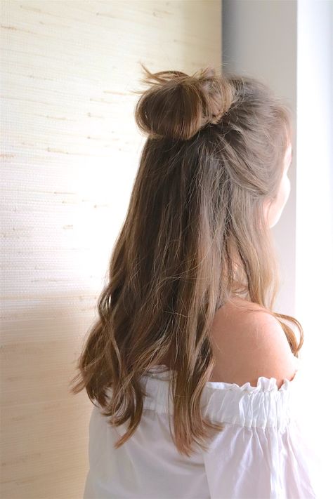 Hairstyles For Long Hair On Jeans, Long Hair Styles For Jeans And Top, Simple Hairstyle For Jeans Top, Hairstyle For Jeans Top Long Hair, Jeans Top Hairstyle, Off Shoulder Top Hairstyle, Hairstyle For Skirt And Top, Hairstyle On Jeans Top, Jeans Hairstyles Simple